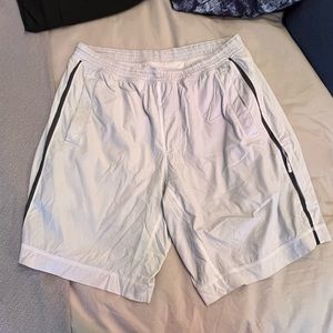 Lululemon Short- 9’’ - L